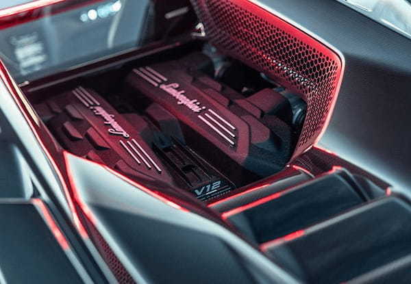 【最新スーパースポーツ試乗】ランボルギーニの新フラッグシップ激走! 1015hpスーパーPHEV、レヴエルトの新世界