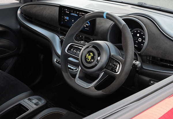 【最新モデル試乗】サソリのこだわり満点。アバルト500eはBEVである前に、痛快スポーツハッチである！