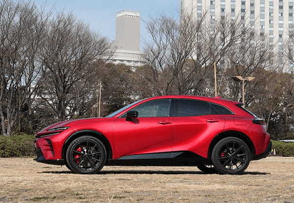 【最新モデル試乗】モーターとエンジンの「いいとこ取り」。時代を先駆けるクラウン・スポーツPHEVの迫力世界