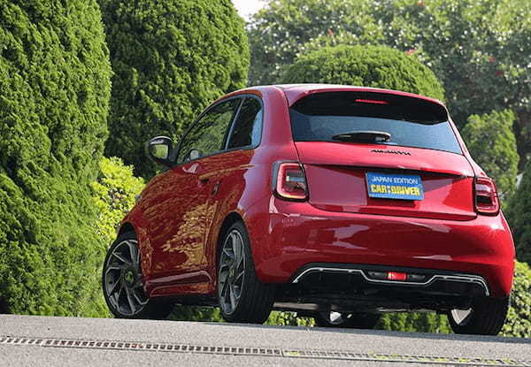 【最新モデル試乗】サソリのこだわり満点。アバルト500eはBEVである前に、痛快スポーツハッチである!