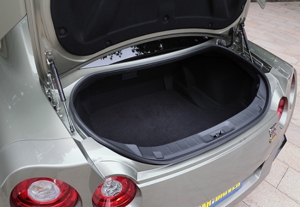 【最新モデル試乗】日本の至宝のさらなる進化。GT-R・2024年モデルの圧倒的パフォーマンス