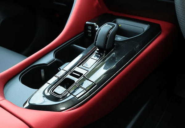【最新モデル試乗】モーターとエンジンの「いいとこ取り」。時代を先駆けるクラウン・スポーツPHEVの迫力世界