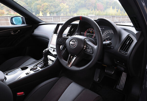 【I LOVE Custmizing】究極の狼セダン、NISMOパーツで一段とスパイシーに変身した日産スカイラインNISMOの刺激世界