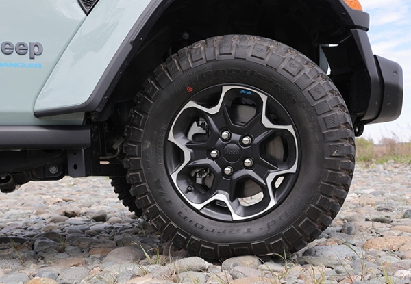 【最新モデル試乗】最強電動オフローダー上陸。Jeepラングラー4×eの圧倒的な存在感と走破性