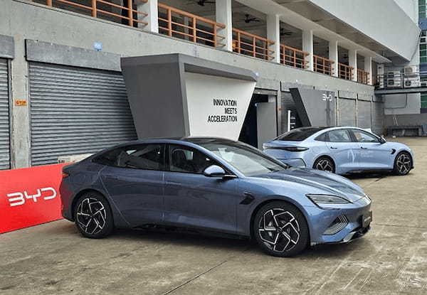 【最新モデル試乗】独自の走りの世界を構築。BEVスポーツ、BYDシールのほとばしるパッションを体感。これは凄いぞ！