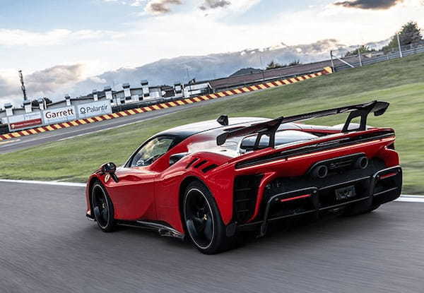 【最新スーパースポーツ試乗】公道走行も可能なサーキット専用マシン、フェラーリSF90XXの1030psパワーをフィオラノで解き放った!