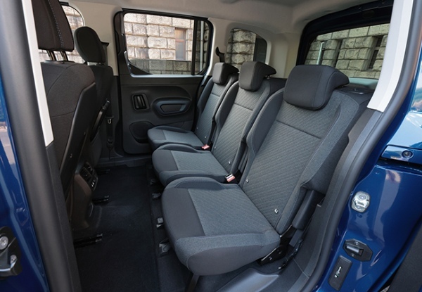 【最新モデル試乗】道具っぽいシンプルさが魅力。ニューMPV、フィアット・ドブロの骨太の個性