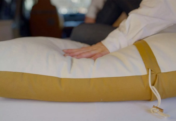 アウトドア枕「JOURNEY PILLOW」が登場！テントや車中泊でも快適な睡眠を！