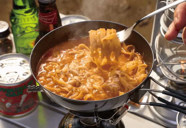 キャンプ飯の定番になりそう！鍋専門店から生まれた1人用の「牛もつ鍋缶詰」に注目