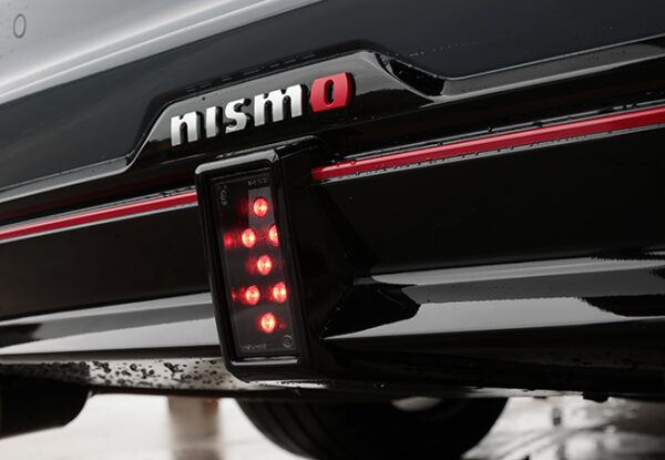 【I LOVE Custmizing】究極の狼セダン、NISMOパーツで一段とスパイシーに変身した日産スカイラインNISMOの刺激世界