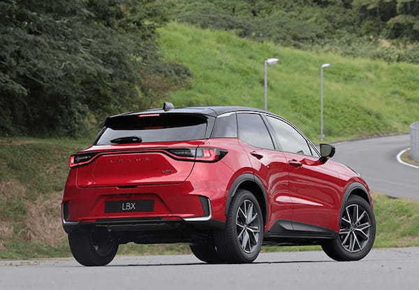 【注目モデル試乗】本物を知る大人のコンパクトSUV、レクサスLBXのこだわり世界を体感
