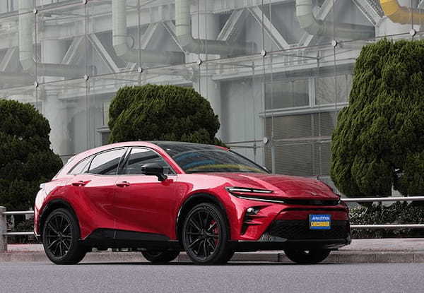 【最新モデル試乗】モーターとエンジンの「いいとこ取り」。時代を先駆けるクラウン・スポーツPHEVの迫力世界