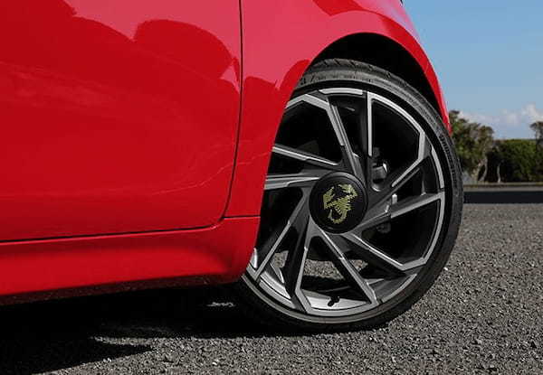 【最新モデル試乗】サソリのこだわり満点。アバルト500eはBEVである前に、痛快スポーツハッチである！