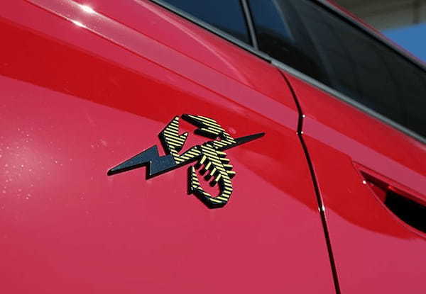 【最新モデル試乗】サソリのこだわり満点。アバルト500eはBEVである前に、痛快スポーツハッチである!