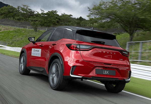 【注目モデル試乗】本物を知る大人のコンパクトSUV、レクサスLBXのこだわり世界を体感