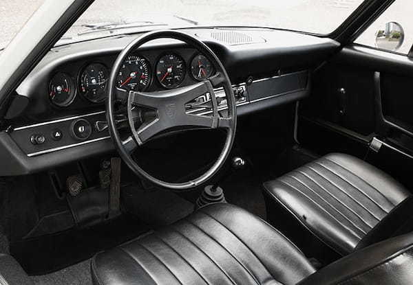 【20世紀名車】マニア垂涎、ナロー最終2.4リッターの最終バージョン。1973年ポルシェ911Sのシャープなスポーツ世界