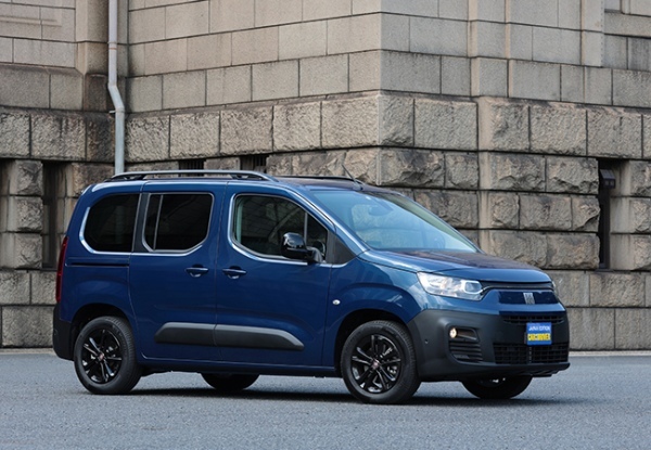 【最新モデル試乗】道具っぽいシンプルさが魅力。ニューMPV、フィアット・ドブロの骨太の個性