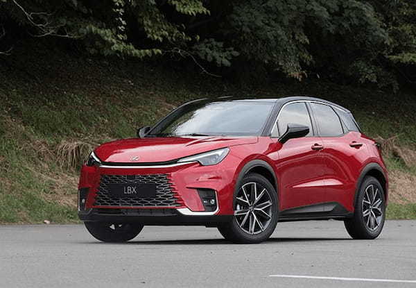 【注目モデル試乗】本物を知る大人のコンパクトSUV、レクサスLBXのこだわり世界を体感