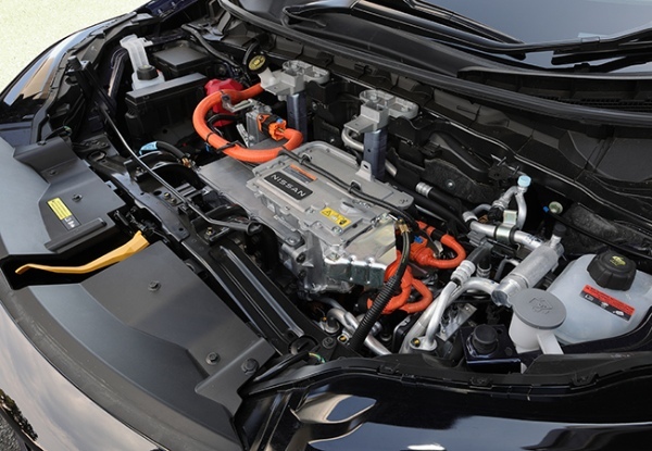 【新世代スポーツ研究】日産アリアが提示する、かつてない「走りの新地平」に感動