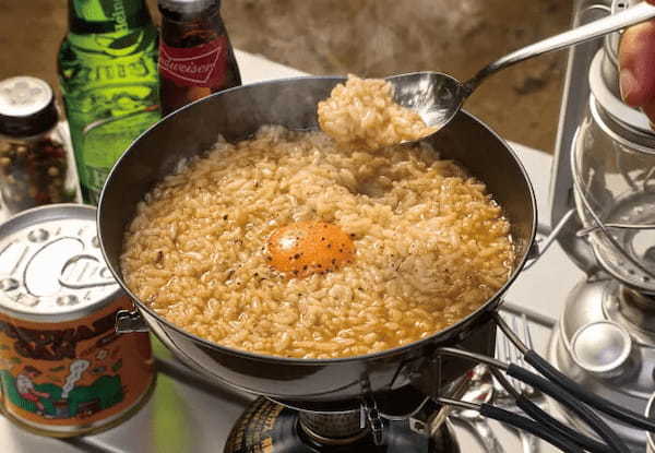 キャンプ飯の定番になりそう！鍋専門店から生まれた1人用の「牛もつ鍋缶詰」に注目