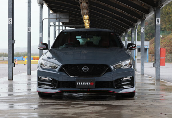 【I LOVE Custmizing】究極の狼セダン、NISMOパーツで一段とスパイシーに変身した日産スカイラインNISMOの刺激世界