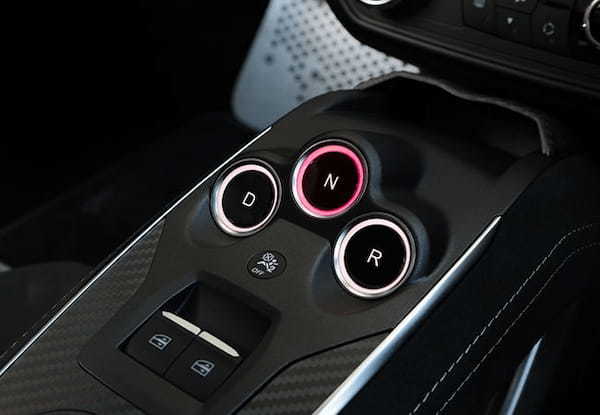 【最新モデル試乗】過激なフレンチロケット、アルピーヌA110Rの超痛快ハンドリング、これは絶品!