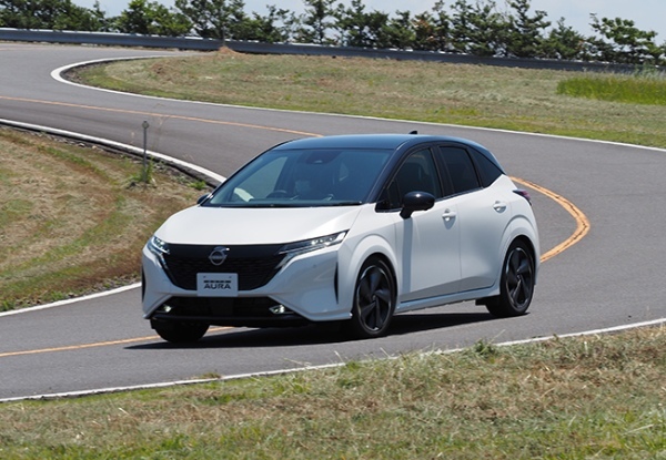 【人気モデル研究】モーター駆動で先進の走りを追求。日産ノート・オーラのプレミアムな世界観