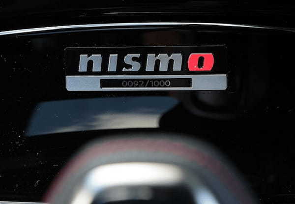 【最新モデル試乗】究極の「赤バッジ」、スカイラインNISMOは大人の琴線に触れるFRスポーツセダンである！
