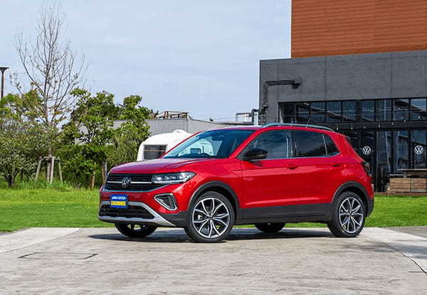 【最新モデル試乗】VW T-Crossがよりスタイリッシュに進化。さすがベストセラーSUV、売れるには裏付けがある！