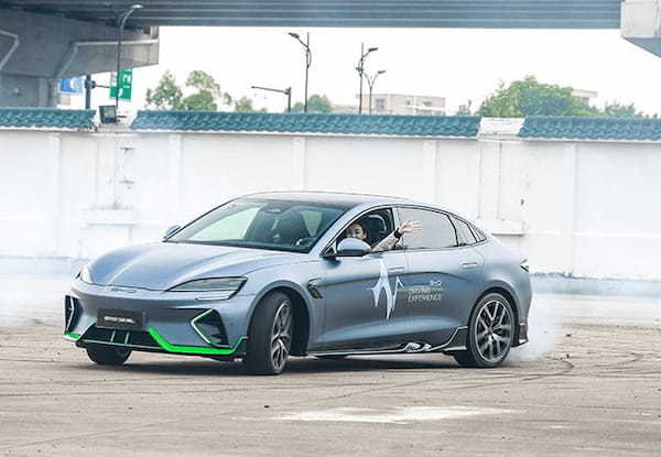 【最新モデル試乗】独自の走りの世界を構築。BEVスポーツ、BYDシールのほとばしるパッションを体感。これは凄いぞ！