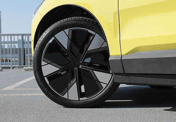 【最新モデル試乗】今後のボルボの主軸。俊敏加速のカジュアルBEV、EX30のトータル性能