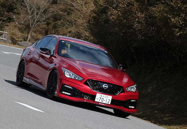 【最新モデル試乗】究極の「赤バッジ」、スカイラインNISMOは大人の琴線に触れるFRスポーツセダンである！