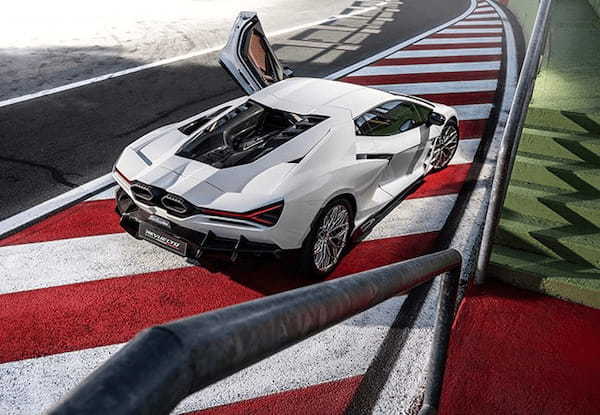 【最新スーパースポーツ試乗】ランボルギーニの新フラッグシップ激走！ 1015hpスーパーPHEV、レヴエルトの新世界