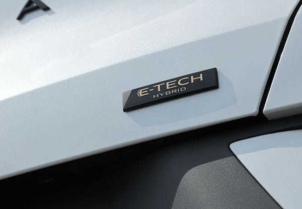 【最新モデル試乗】燃費と走りの良さで評価上昇中！ ルノー・アルカナE-TECHハイブリッドの魅力世界