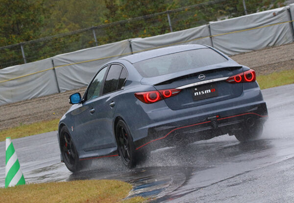 【I LOVE Custmizing】究極の狼セダン、NISMOパーツで一段とスパイシーに変身した日産スカイラインNISMOの刺激世界