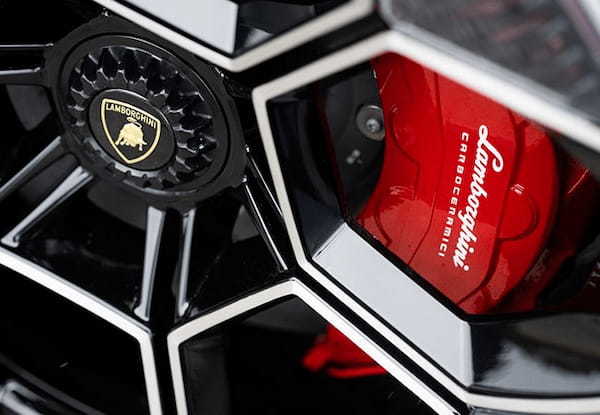 【最新スーパースポーツ紹介】2028年に登場するランボルギーニ初のBEVクーペ、ランザドールの驚くべき個性と魅力