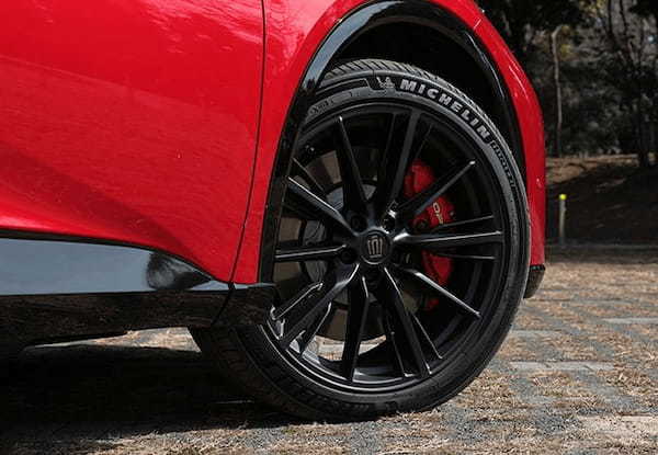 【最新モデル試乗】モーターとエンジンの「いいとこ取り」。時代を先駆けるクラウン・スポーツPHEVの迫力世界