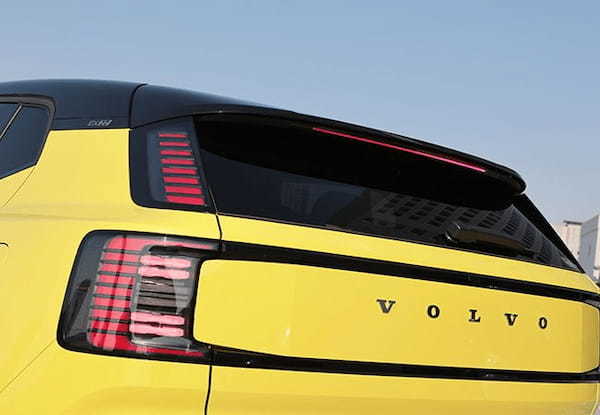 【最新モデル試乗】今後のボルボの主軸。俊敏加速のカジュアルBEV、EX30のトータル性能