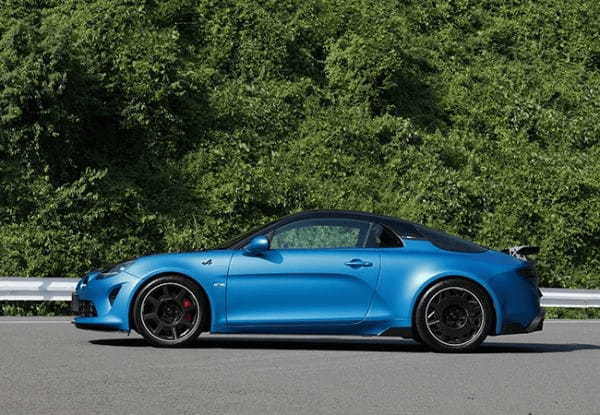 【最新モデル試乗】過激なフレンチロケット、アルピーヌA110Rの超痛快ハンドリング、これは絶品!