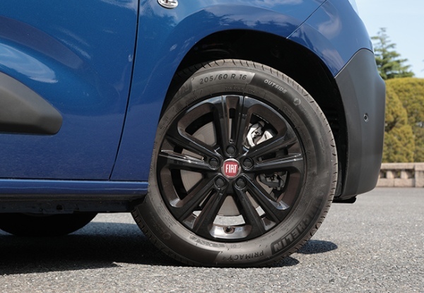 【最新モデル試乗】道具っぽいシンプルさが魅力。ニューMPV、フィアット・ドブロの骨太の個性