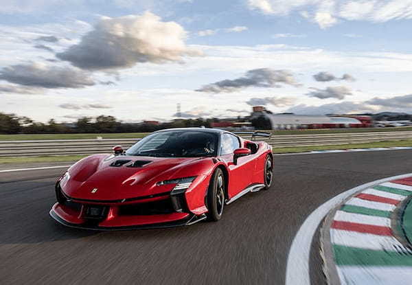 【最新スーパースポーツ試乗】公道走行も可能なサーキット専用マシン、フェラーリSF90XXの1030psパワーをフィオラノで解き放った!