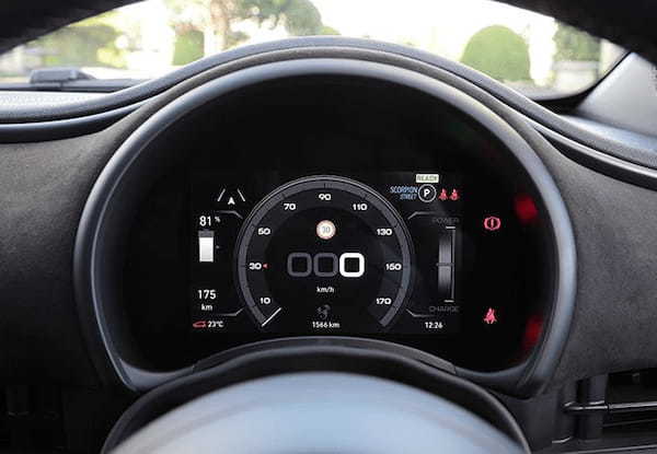 【最新モデル試乗】サソリのこだわり満点。アバルト500eはBEVである前に、痛快スポーツハッチである！