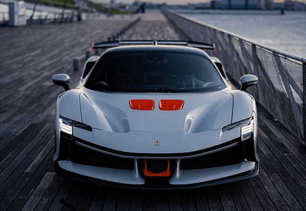 【最新スーパースポーツ解説】本籍はサーキット、公道も走れるトラック専用マシン、フェラーリSF90XXの熱きポテンシャル