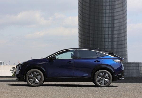 【新世代スポーツ研究】日産アリアが提示する、かつてない「走りの新地平」に感動