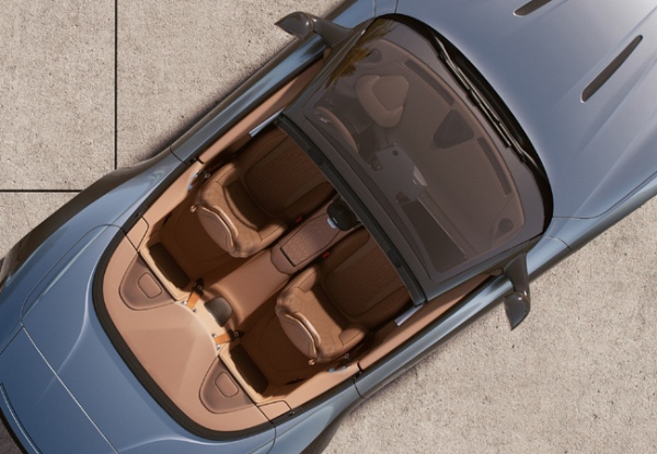 アストンマーティンの新世代DBシリーズの「DB12」にオープンモデルが登場