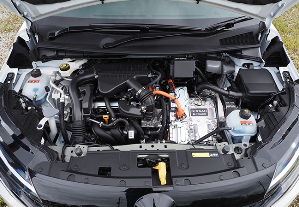 【人気モデル研究】モーター駆動で先進の走りを追求。日産ノート・オーラのプレミアムな世界観
