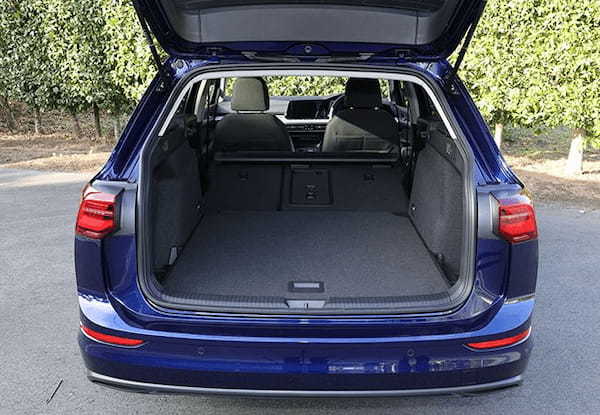 【注目モデル試乗】VWゴルフはいつの時代も、クルマの方向性を指し示す世界のベンチマーク。ヴァリアントTDIの凄い実力