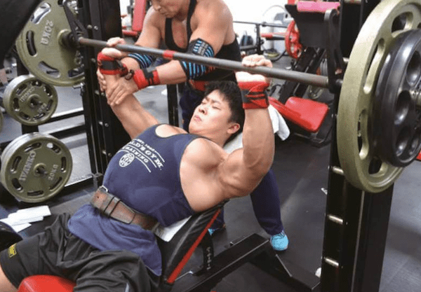 大胸筋が裂けてしまいそうなほど強烈な刺激を与える胸トレ(第2回)