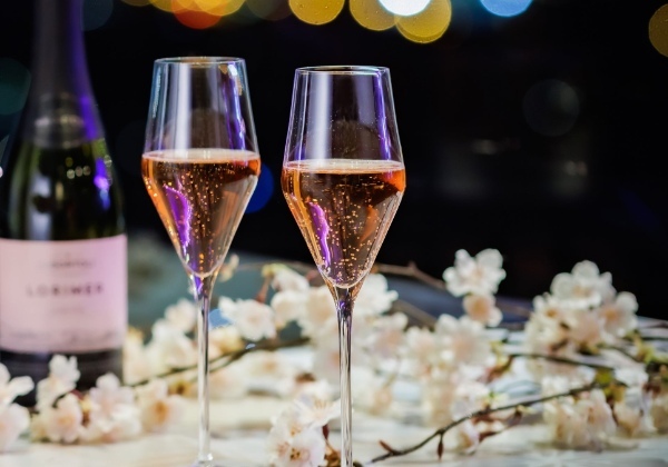 甘い誘惑、桜シーズン限定 夜のヌン活開催! ロゼワインと愉しむあまおうスイーツ