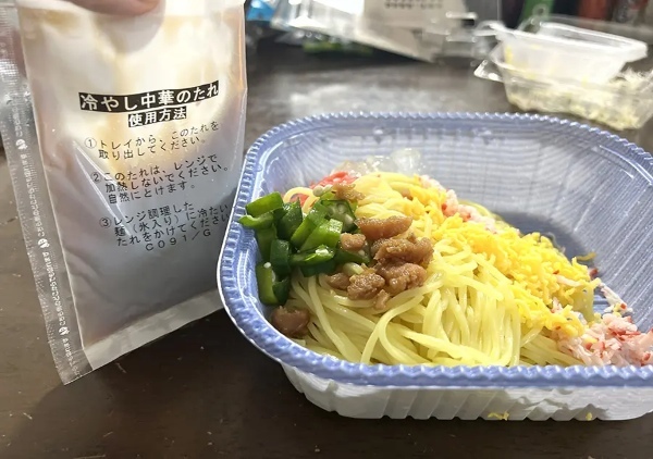 色々はじまっていた！ニチレイの謎技術「レンジでチン冷やし中華」食べてみた